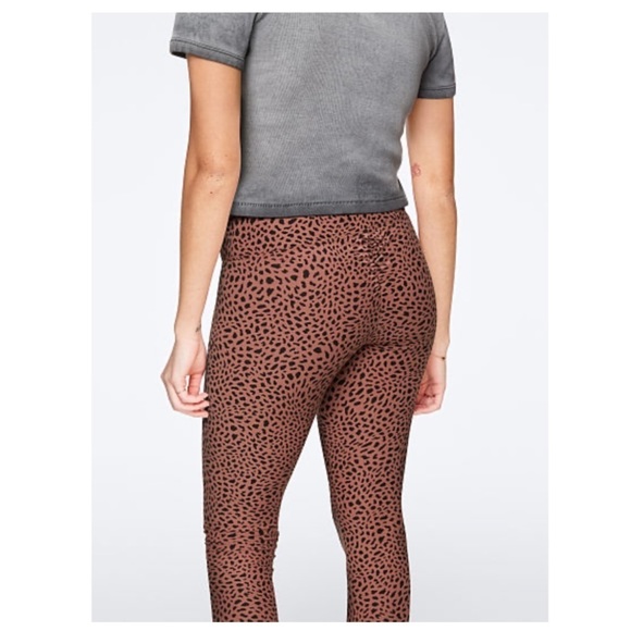 LAST ONE New Victoria’s Secret Pink High Waist Leopard Print Leggings Size Large - Picture 2 of 10